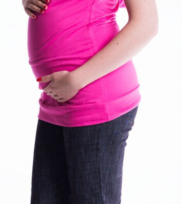 Be MaaMaa Tehotenské a dojčiace tričko s kapucňou, kr. rukáv - amarant