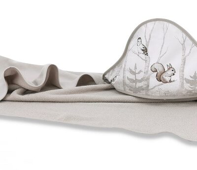 Termoosuška s kapucňou Medvedík a kamaráti (sivá)