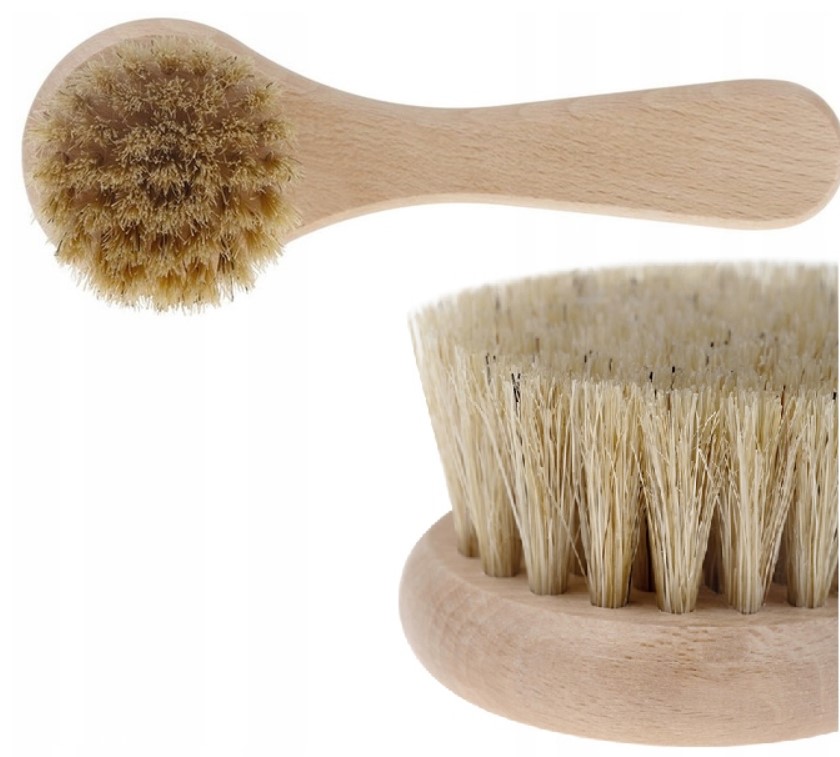 Drevená kefa s pevným prírodným vlasom