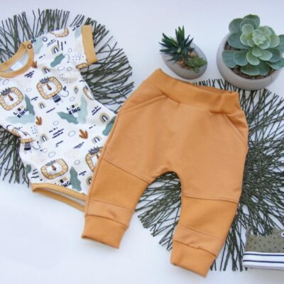 G-baby 2-dielna sada body kr. rukáv, tepláčiky Lion - horčicová, veľ. 92