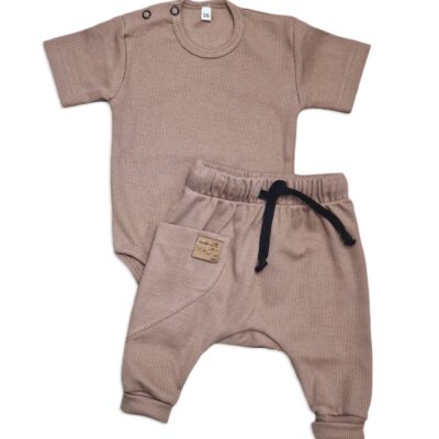 Rebrovaná súprava body kr. rukáv + tepláčky Magic, bavlna, čokoládová, veľ. 62