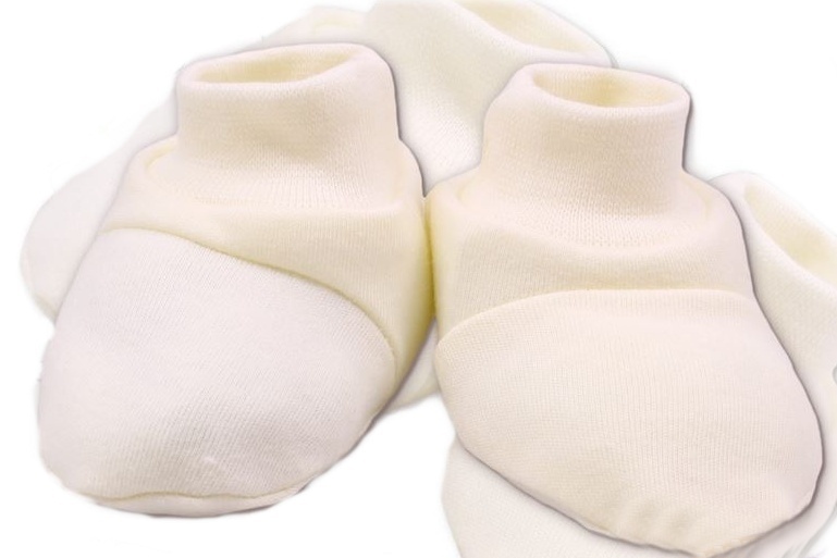 BAVLNA: Ecru topánočky/ponožky